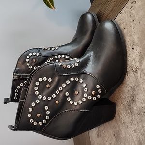 Adorable Steve Madden Ankle Boot/Bootie